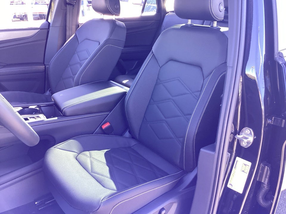 2026 Volkswagen Atlas Cross Sport SE with Technology