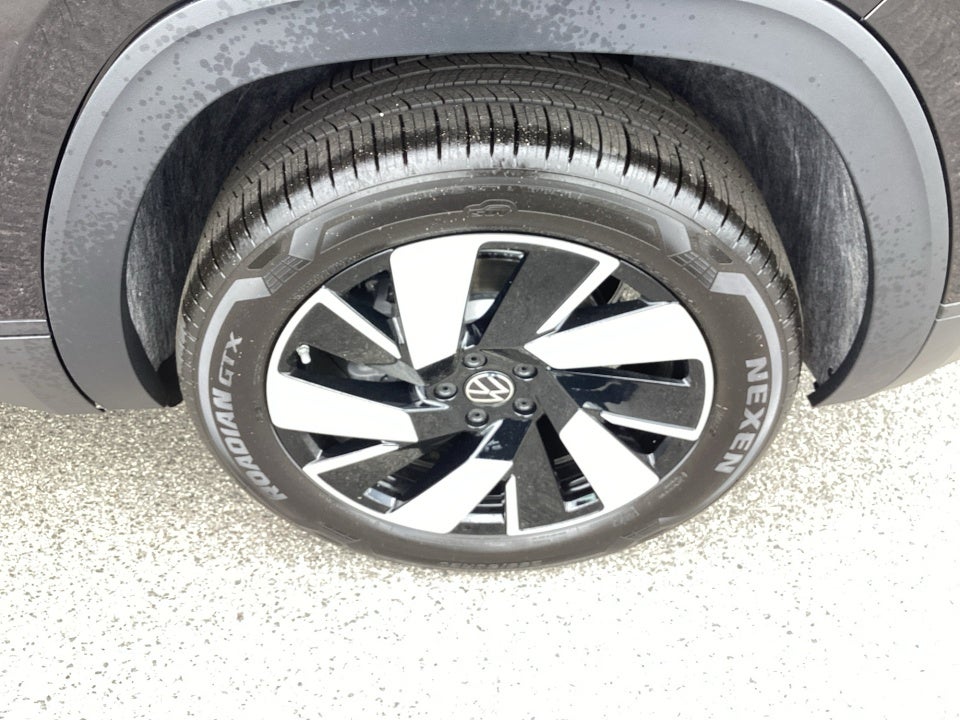 2026 Volkswagen Atlas Cross Sport SE with Technology