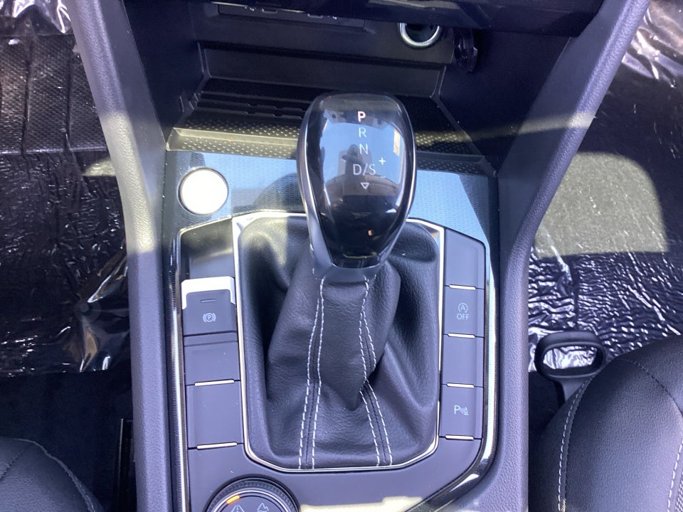 2026 Volkswagen Taos SE Black