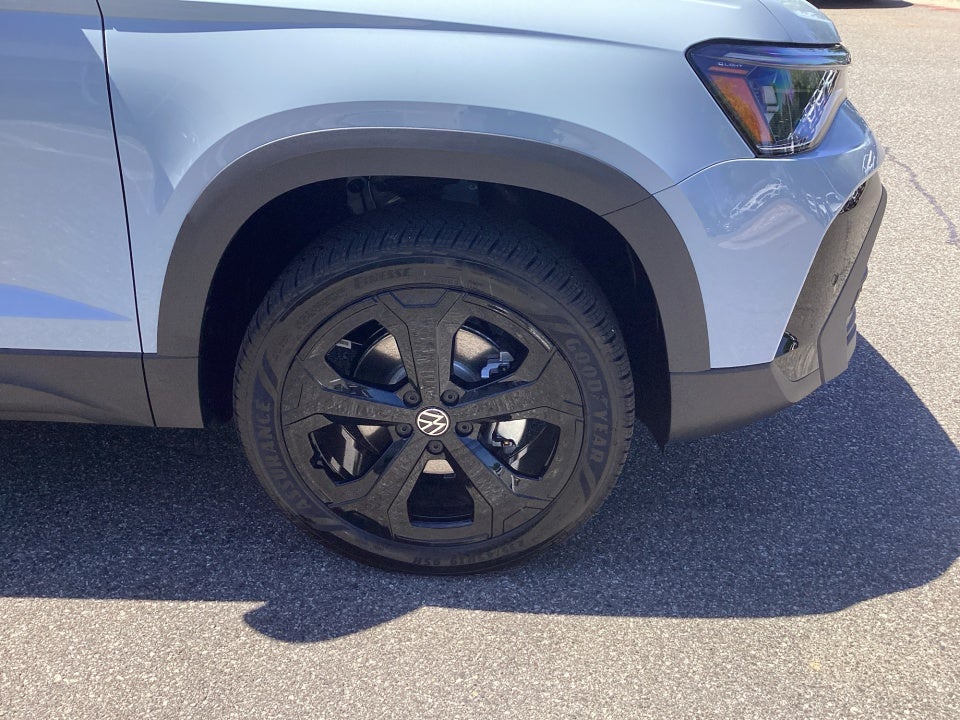 2026 Volkswagen Taos SE Black