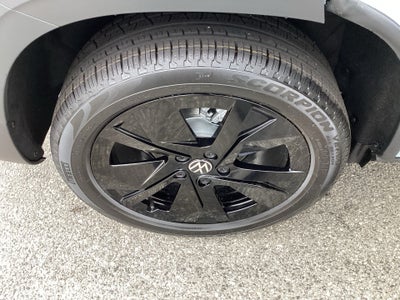 2026 Volkswagen Taos SE Black