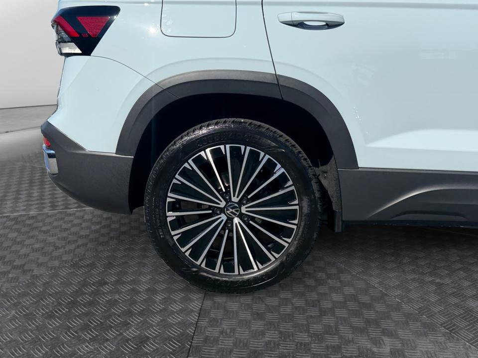 2027 Volkswagen Taos SE