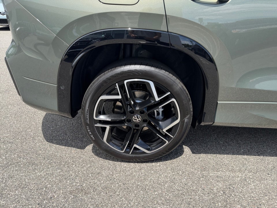 2026 Volkswagen Tiguan SEL R-Line Turbo