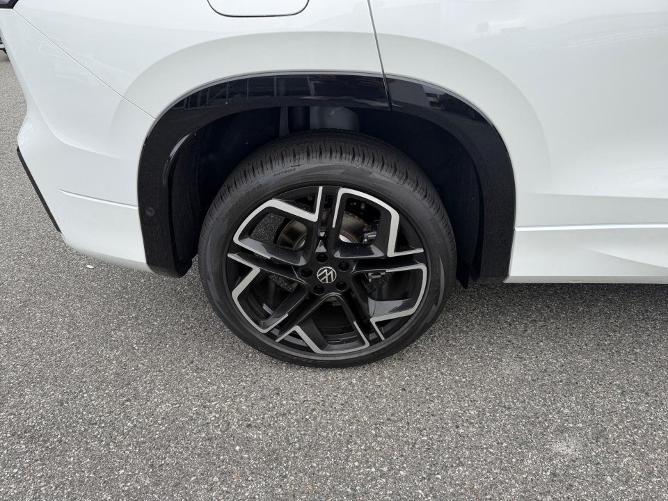 2026 Volkswagen Tiguan SEL R-Line Turbo