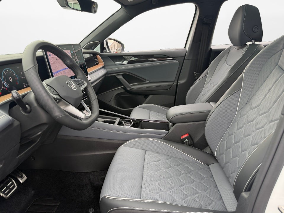 2026 Volkswagen Tiguan SEL R-Line Turbo