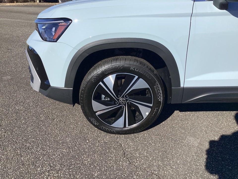 2026 Volkswagen Taos SE