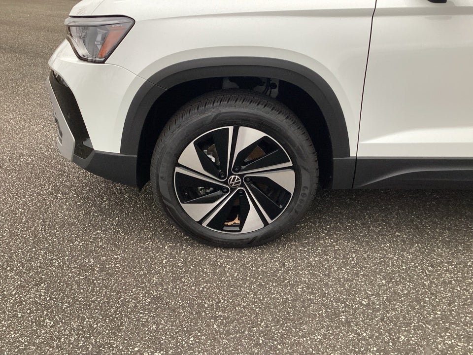 2026 Volkswagen Taos SE