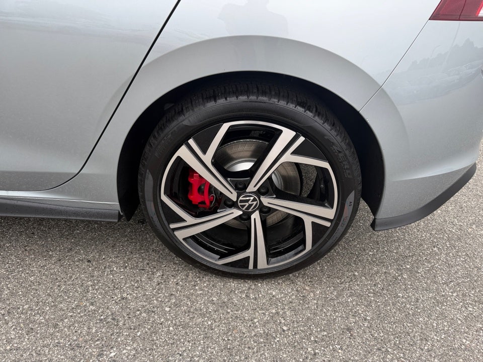 2026 Volkswagen Golf GTI SE