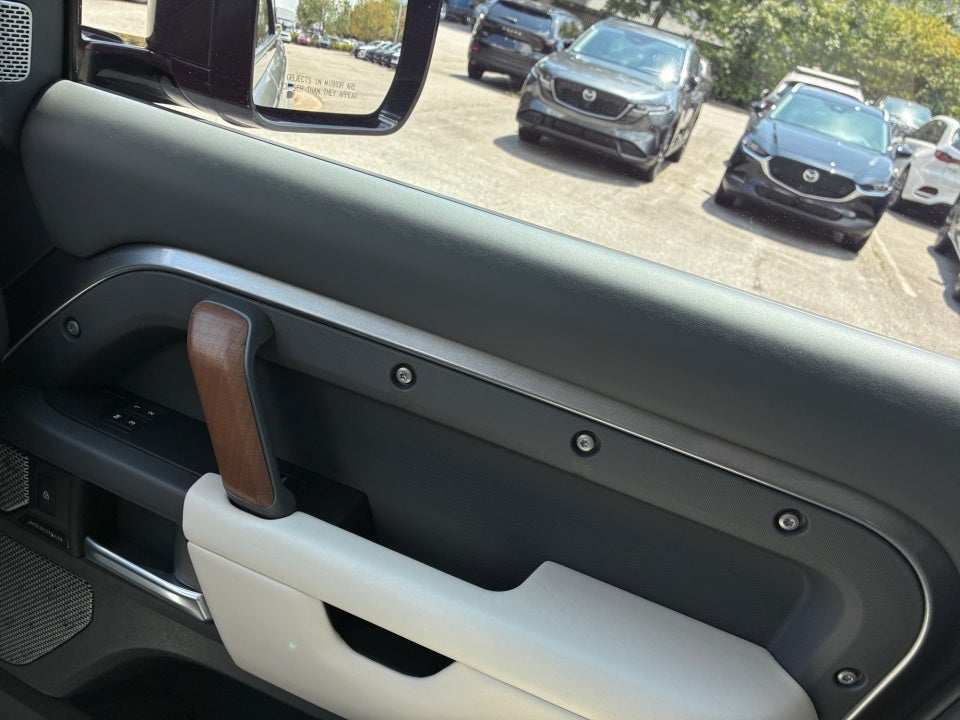 2024 Land Rover Defender X-Dynamic SE