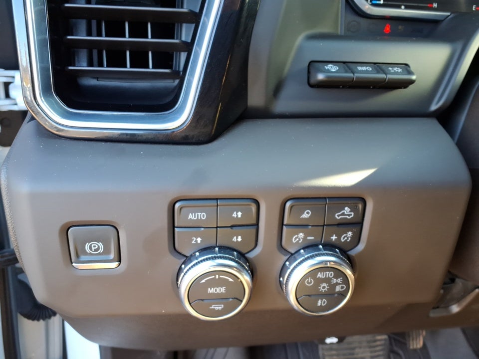 2024 GMC Sierra 2500HD 4WD Crew Cab Standard Bed Denali