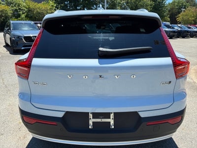 2025 Volvo XC40 B5 Ultra Bright Theme