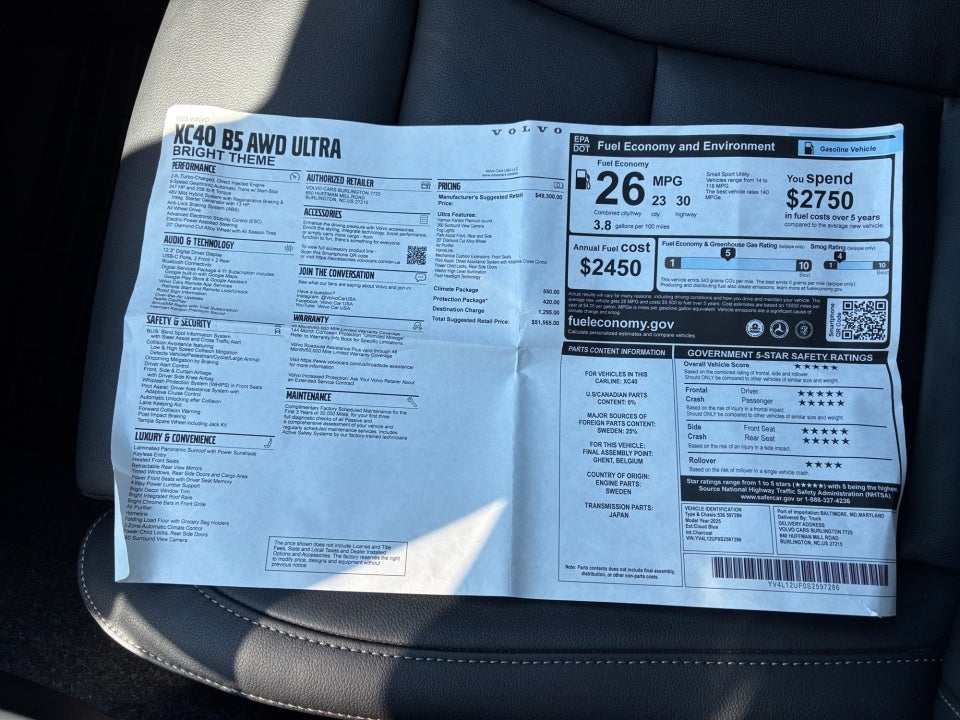 2025 Volvo XC40 B5 Ultra Bright Theme