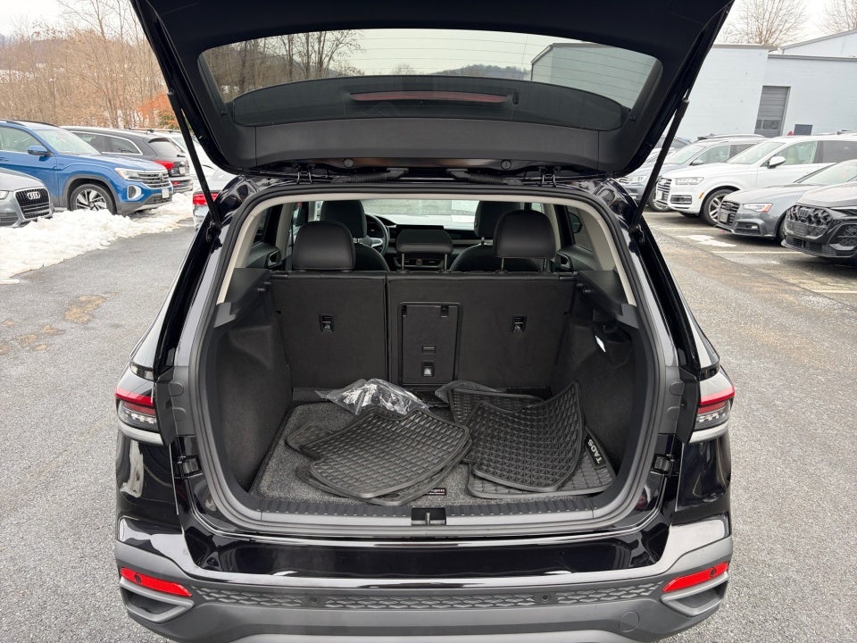 2025 Volkswagen Taos 1.5T SE Black