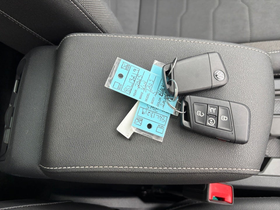 2025 Volkswagen Taos 1.5T SE Black