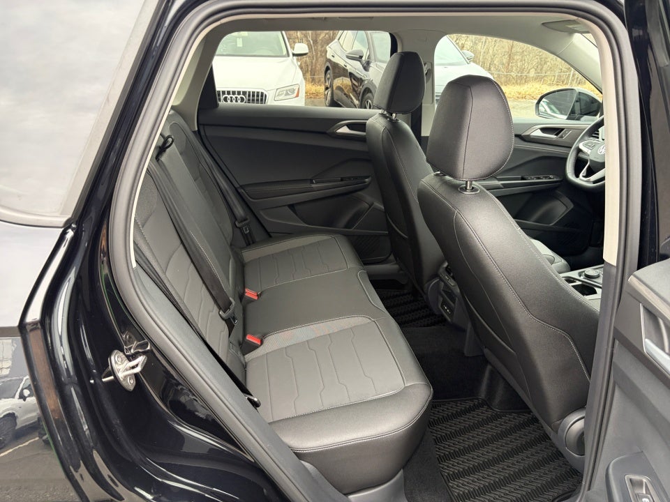 2026 Volkswagen Taos SE Black