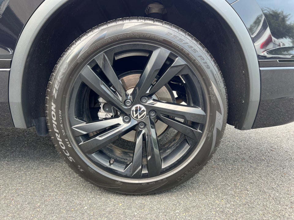2024 Volkswagen Tiguan SE R-Line Black