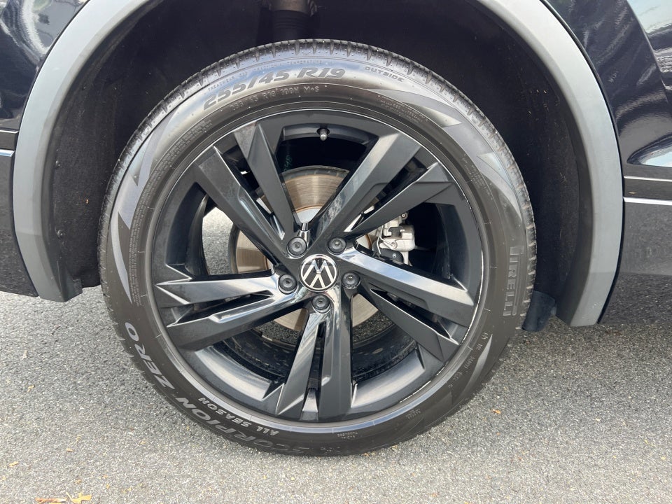 2024 Volkswagen Tiguan SE R-Line Black