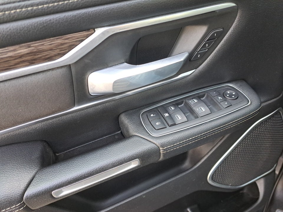 2020 RAM 1500 Laramie Crew Cab 4x4 5'7" Box