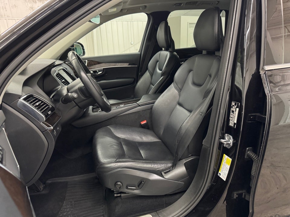 2017 Volvo XC90 T5 Momentum